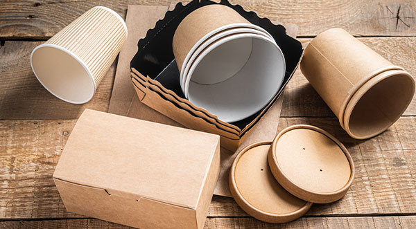 Copos de papel para bebidas geladas: materiais, tamanhos e guia de compra